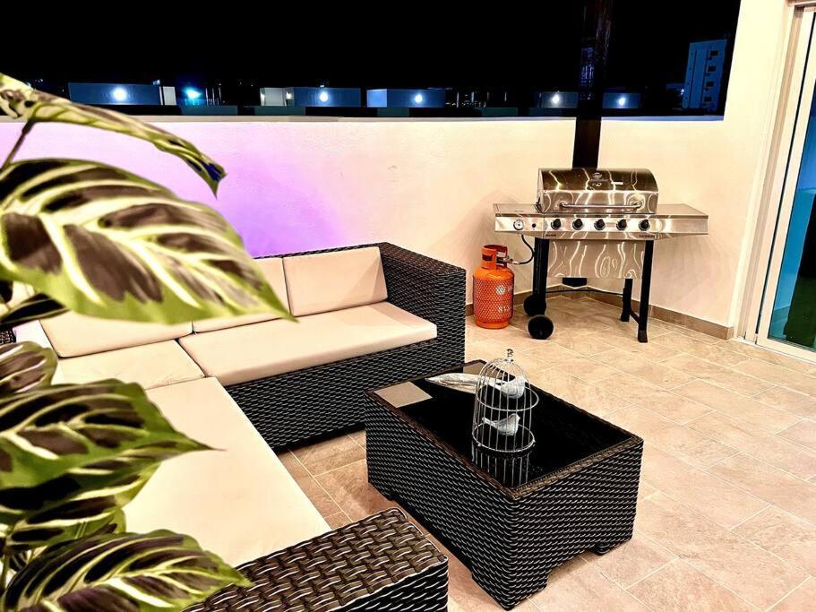 Outstanding Pent House W/Jacuzzi Apartment ซานติอาโก เด ลอสกาบาเญโรส ภายนอก รูปภาพ