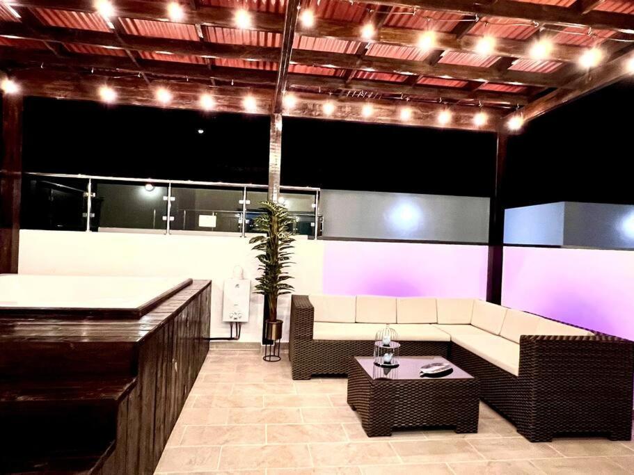 Outstanding Pent House W/Jacuzzi Apartment ซานติอาโก เด ลอสกาบาเญโรส ภายนอก รูปภาพ