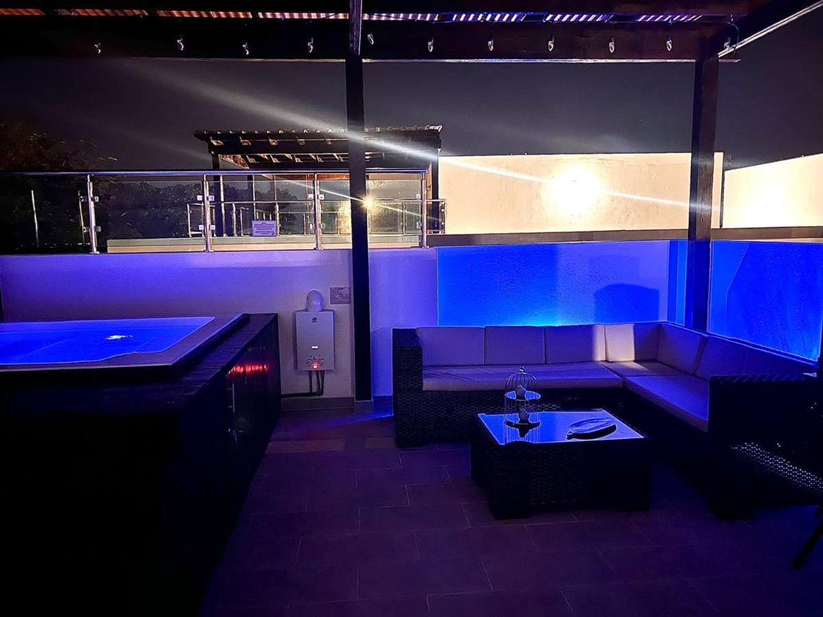 Outstanding Pent House W/Jacuzzi Apartment ซานติอาโก เด ลอสกาบาเญโรส ภายนอก รูปภาพ